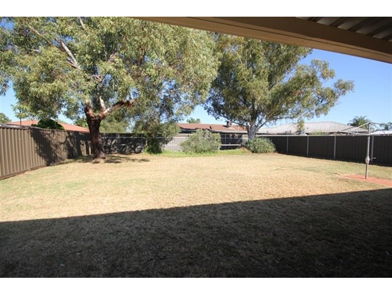 24 Meadowbank Dr, Dubbo NSW 2830