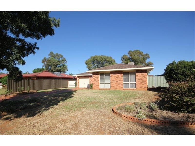 24 Meadowbank Dr, Dubbo NSW 2830