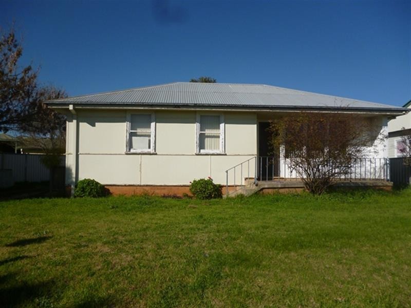 106 Simpson  St, Wellington NSW 2820