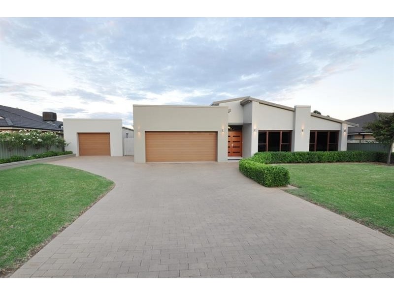 3 Hilton Pl, Dubbo NSW 2830