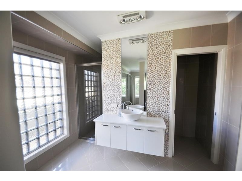 3 Hilton Pl, Dubbo NSW 2830