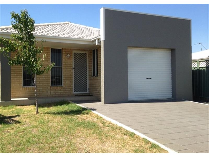 28B Dalbeattie Cres, Dubbo NSW 2830