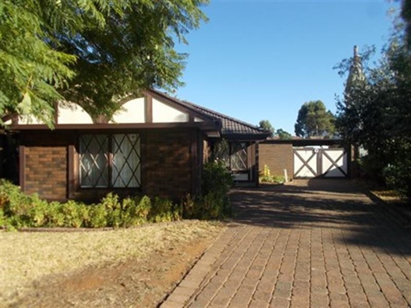 6 Cunningham  St, Dubbo NSW 2830
