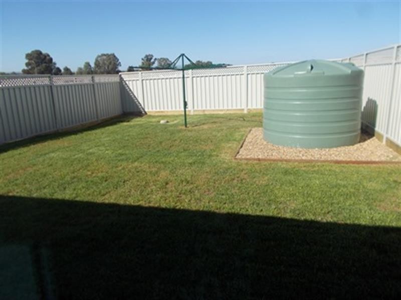 32A Lansdowne Dr, Dubbo NSW 2830