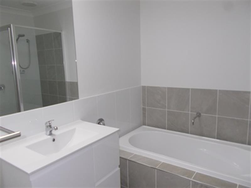 32A Lansdowne Dr, Dubbo NSW 2830