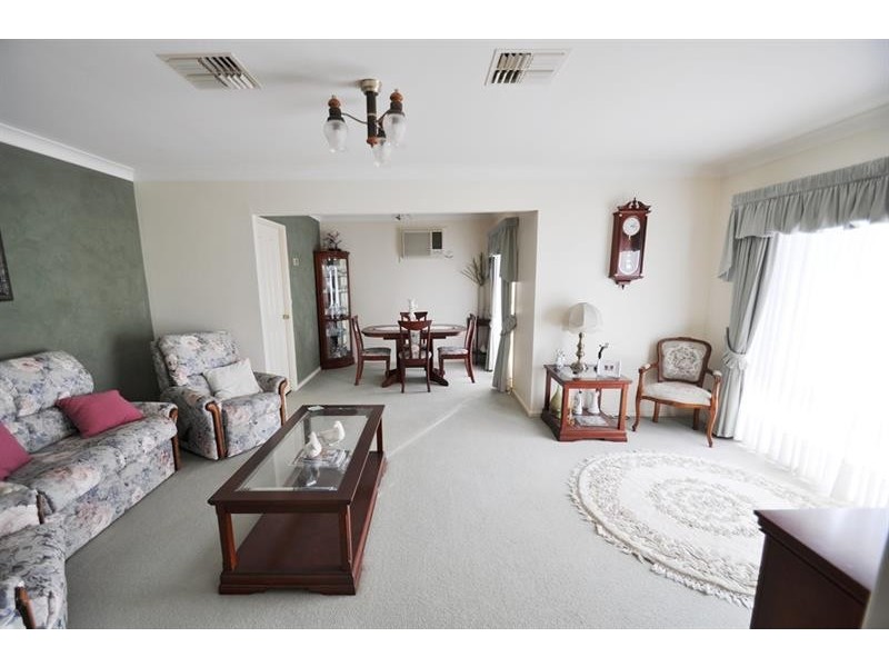 49 Sturt Cir, Dubbo NSW 2830