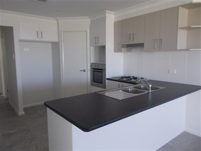 30B Lansdowne Dr, Dubbo NSW 2830