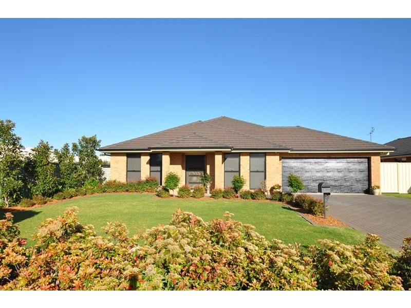 34  William Farrer  Dr, Dubbo NSW 2830