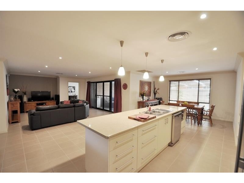 34  William Farrer  Dr, Dubbo NSW 2830