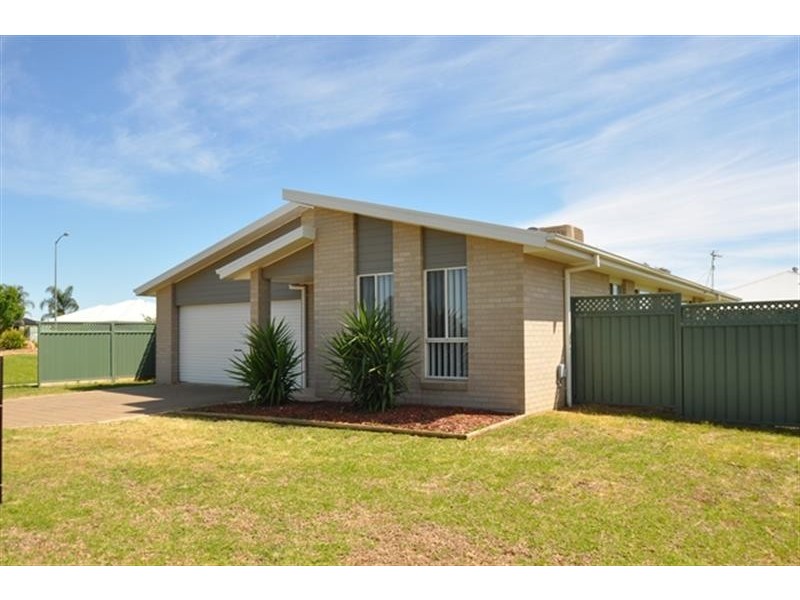 2 Argyle Ave, Dubbo NSW 2830