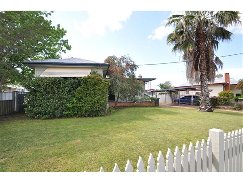 26 Dalton  St, Dubbo NSW 2830