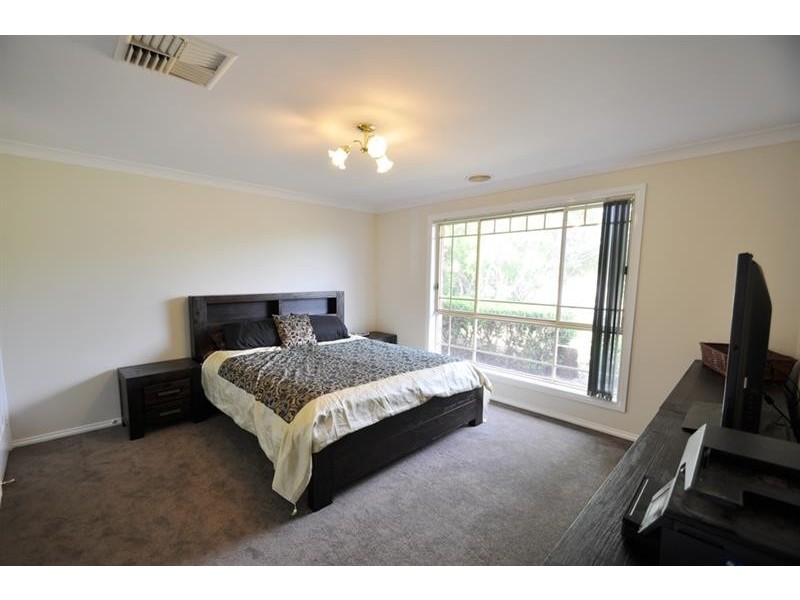 28 Websdale Dr, Dubbo NSW 2830
