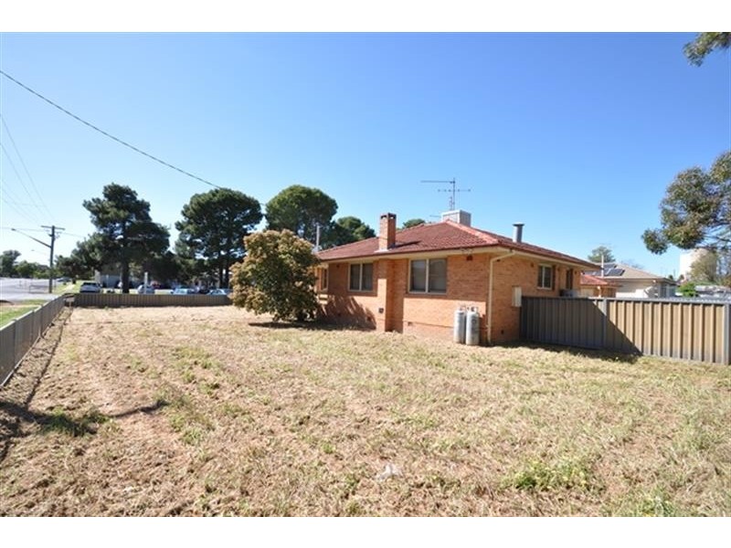 12 Meringo St, Narromine NSW 2821