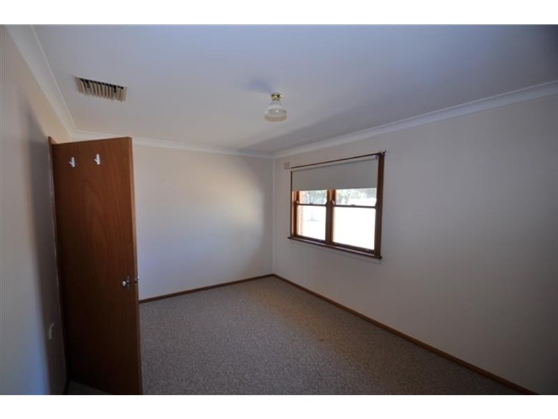 12 Meringo St, Narromine NSW 2821