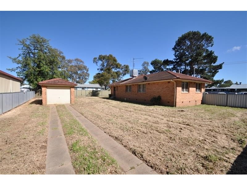 12 Meringo St, Narromine NSW 2821