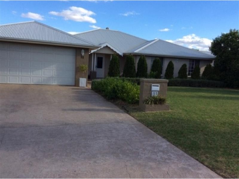 11 Holmwood Dr, Dubbo NSW 2830