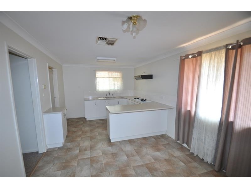 24 Springfield Way, Dubbo NSW 2830