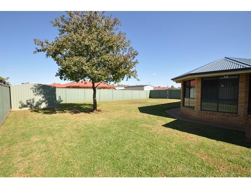 9  Cronin Pl, Dubbo NSW 2830