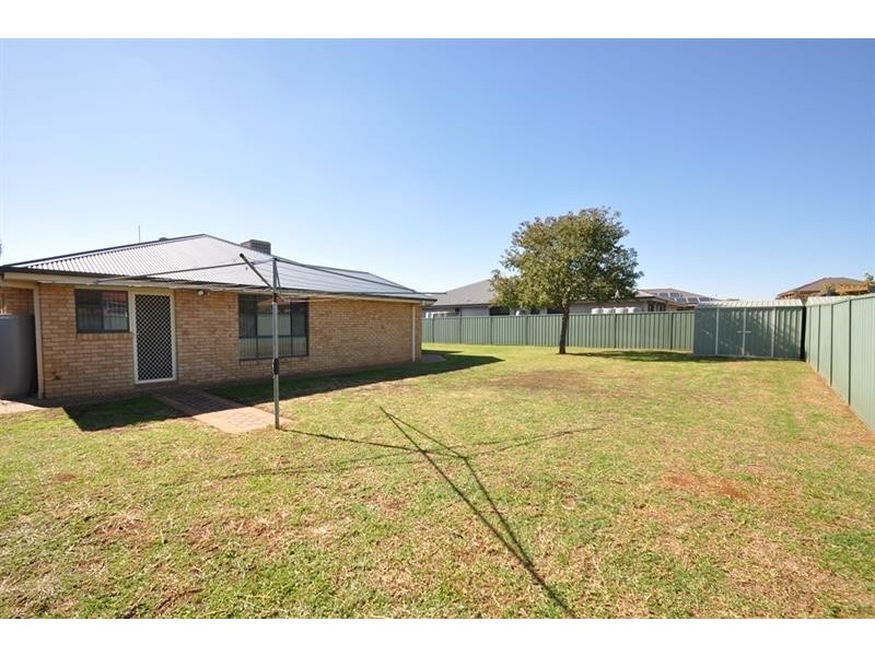9  Cronin Pl, Dubbo NSW 2830