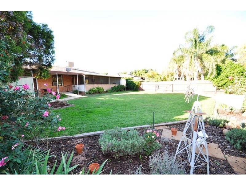 27 Sturt  Cir, Dubbo NSW 2830