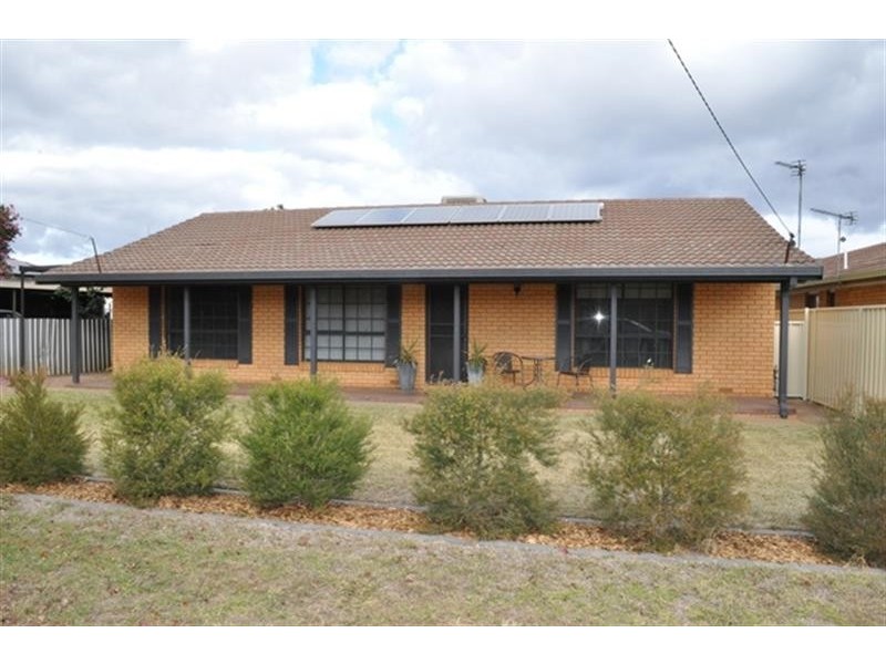 13 Doncaster Ave, Dubbo NSW 2830
