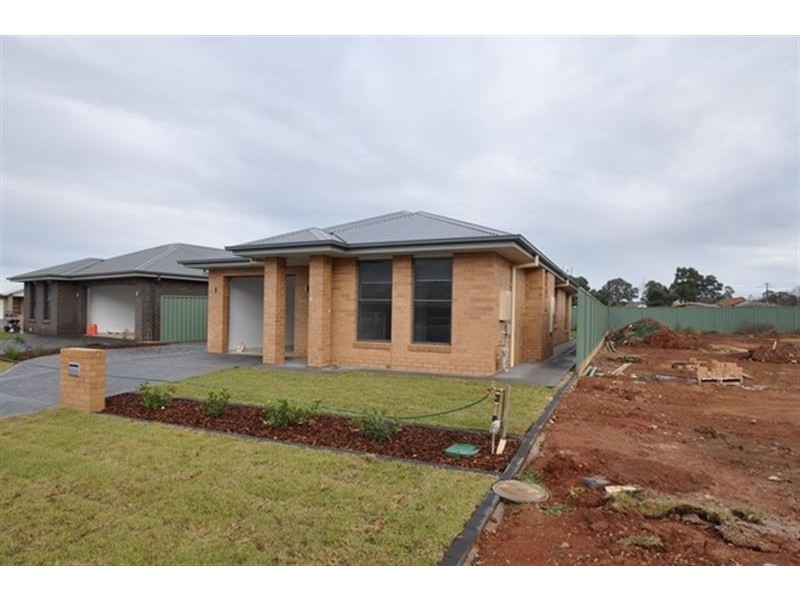 8 Ash Ave, Dubbo NSW 2830
