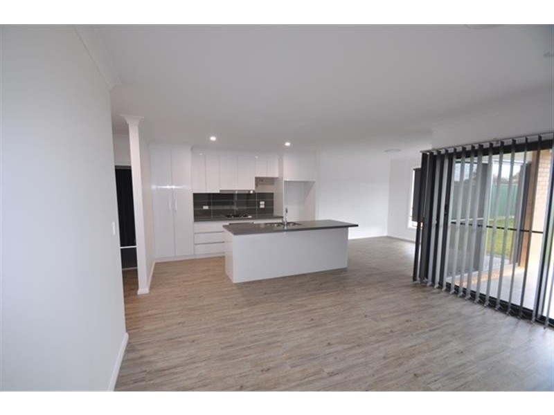 8 Ash Ave, Dubbo NSW 2830