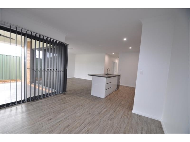 8 Ash Ave, Dubbo NSW 2830