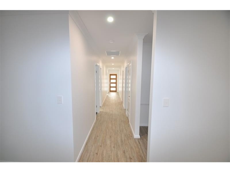 8 Ash Ave, Dubbo NSW 2830