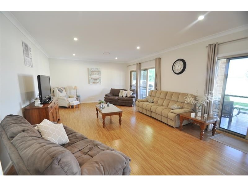 71 Lakeside Cct, Dubbo NSW 2830