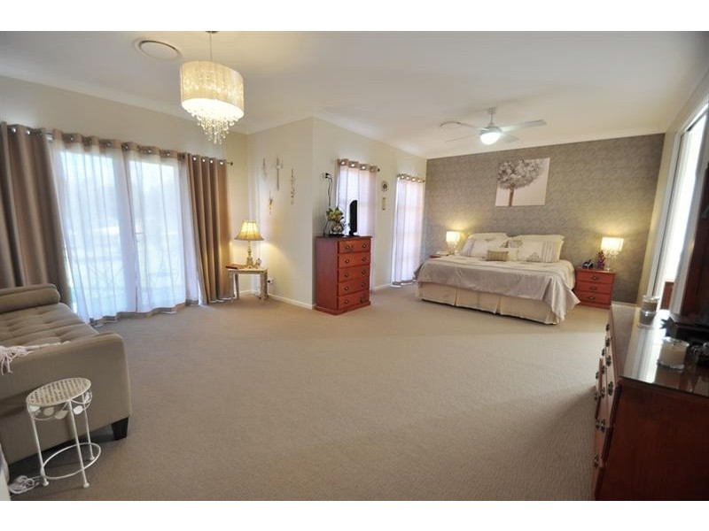 71 Lakeside Cct, Dubbo NSW 2830