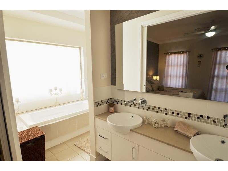 71 Lakeside Cct, Dubbo NSW 2830