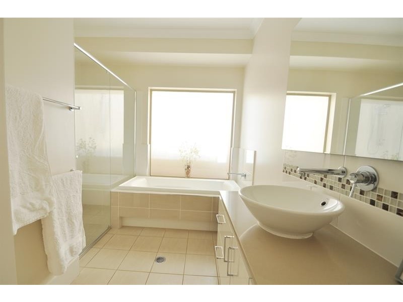 71 Lakeside Cct, Dubbo NSW 2830