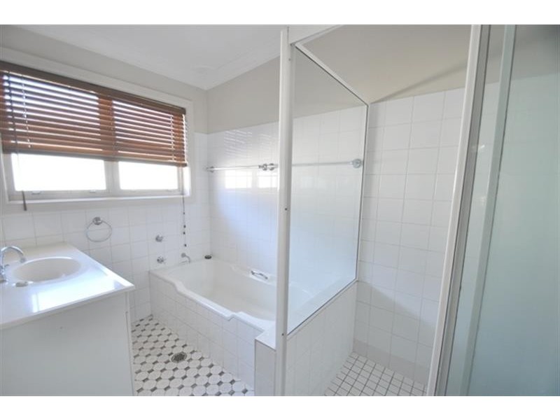 12 Brigalow Ave, Dubbo NSW 2830