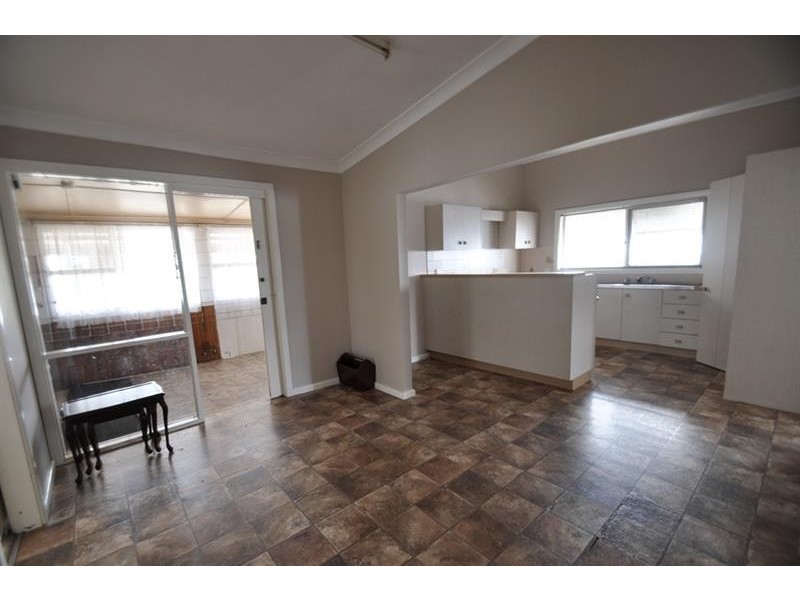 38 Simpson St, Wellington NSW 2820