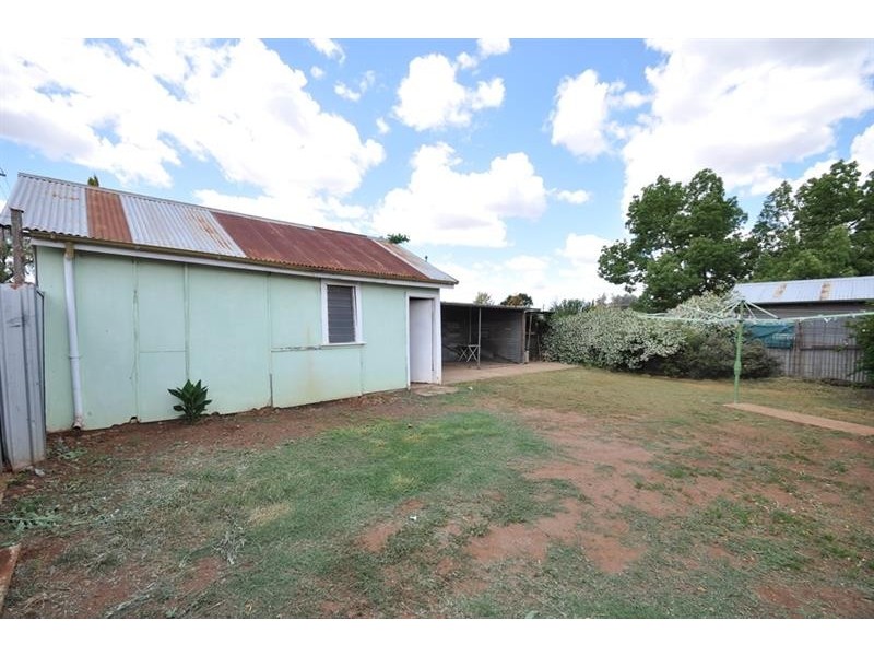 38 Simpson St, Wellington NSW 2820