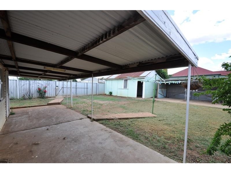 38 Simpson St, Wellington NSW 2820