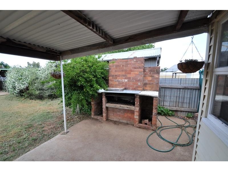 38 Simpson St, Wellington NSW 2820