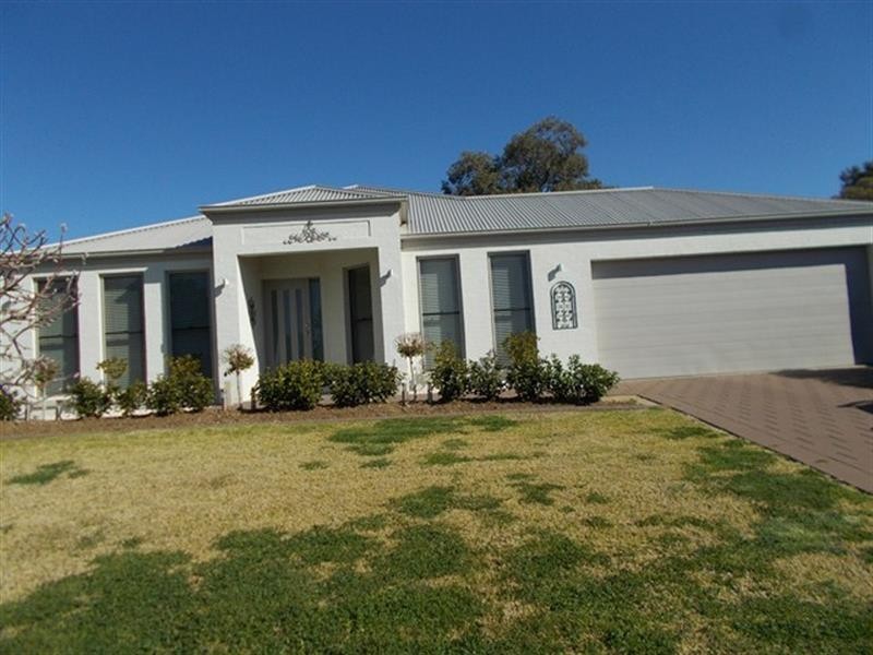 38 Cypress Point Dr, Dubbo NSW 2830
