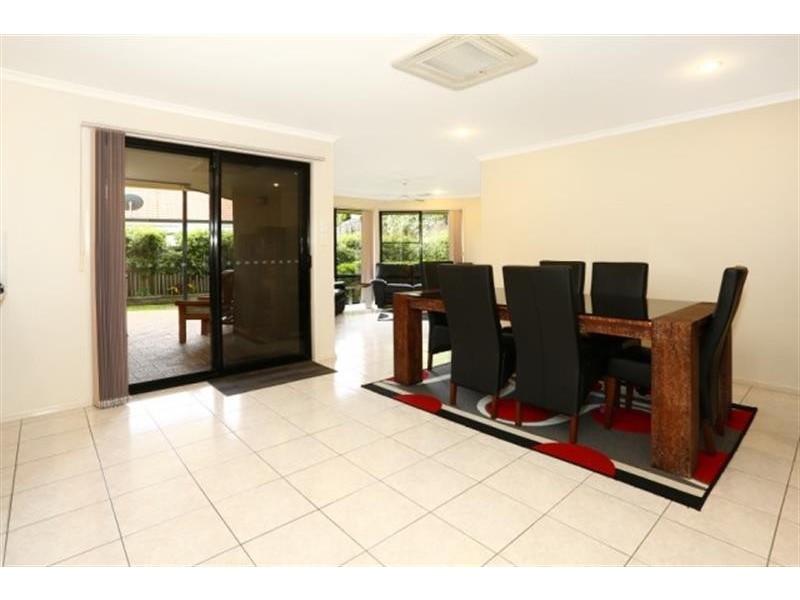70 Crestwood Dr, Molendinar QLD 4214
