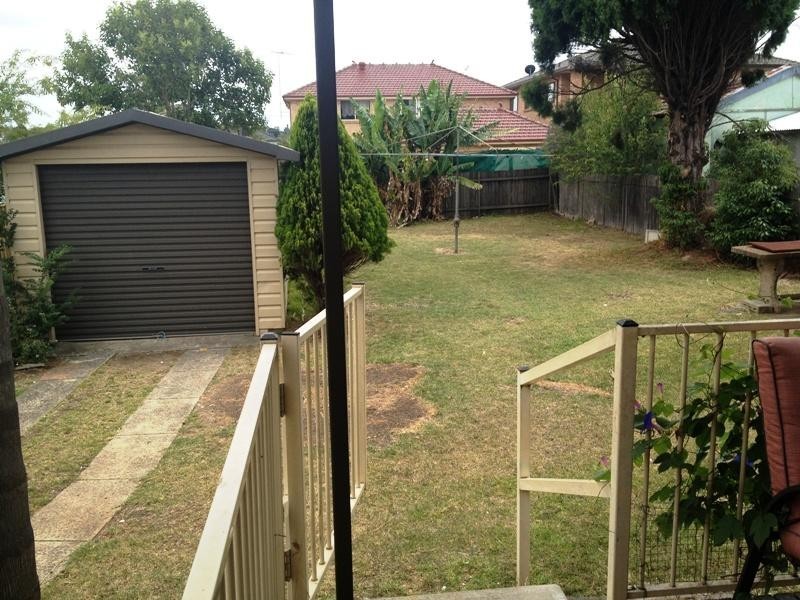 27 Daphne Ave, Bankstown NSW 2200