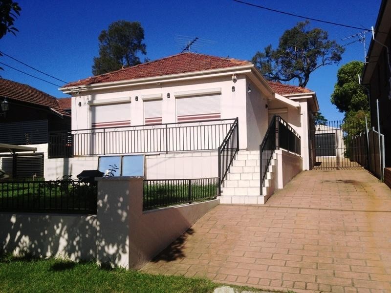 7 Mount Lewis  Ave, Punchbowl NSW 2460