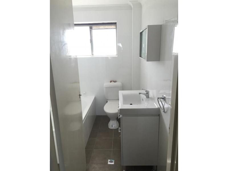 11/31-33 First Ave, Campsie NSW 2194