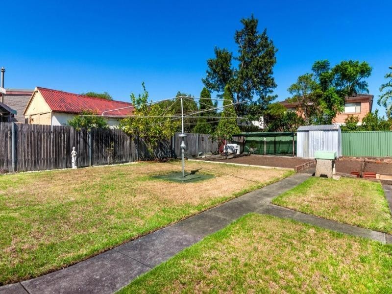 27 Lennartz St, Croydon Park NSW 2133