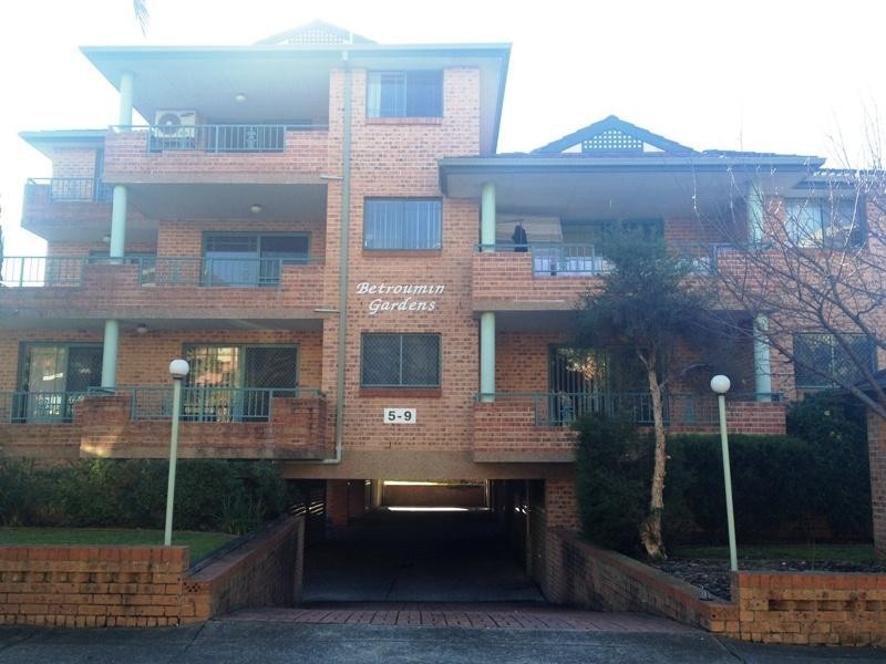 8/5-9 Eighth Ave, Campsie NSW 2194