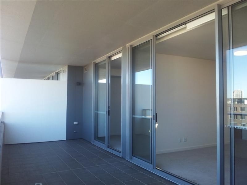 9 Baywater Dr, Wentworth Point NSW 2127