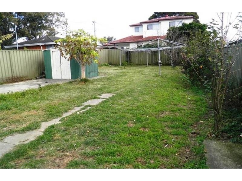 26 Defoe St, Wiley Park NSW 2195