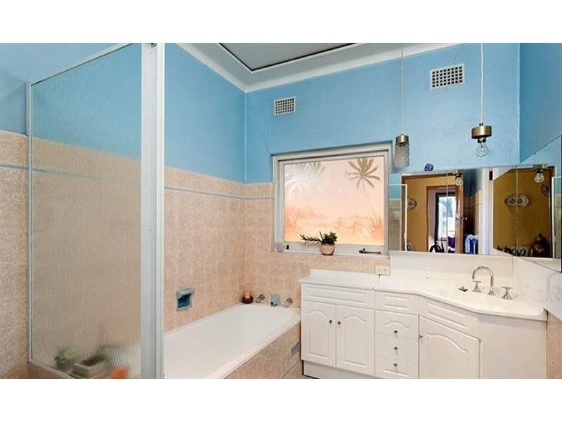 63 Morgan St, Kingsgrove NSW 2208