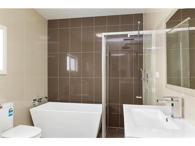 10 Leylands Pde, Belmore NSW 2192