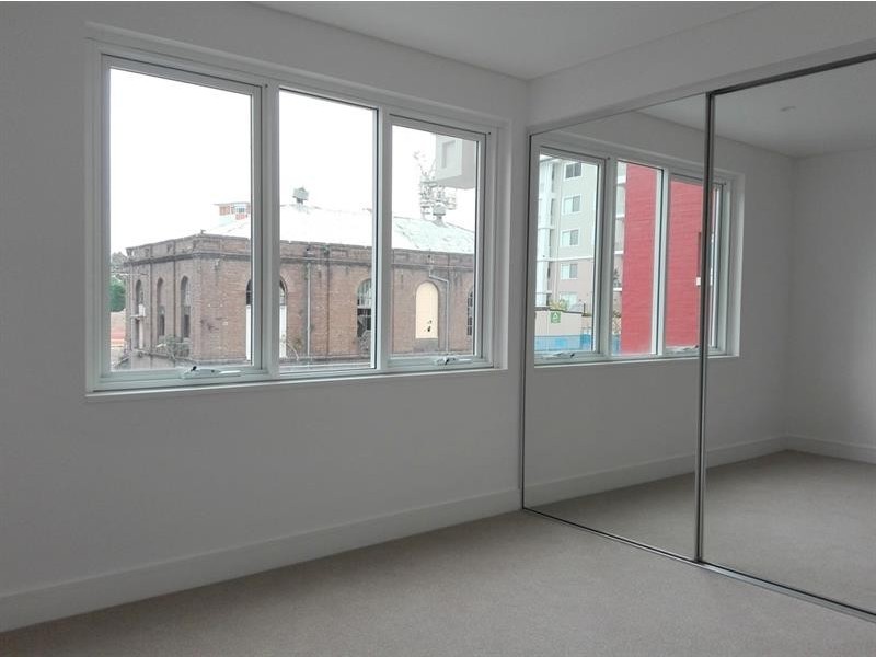 2 Palm Ave, Breakfast Point NSW 2137